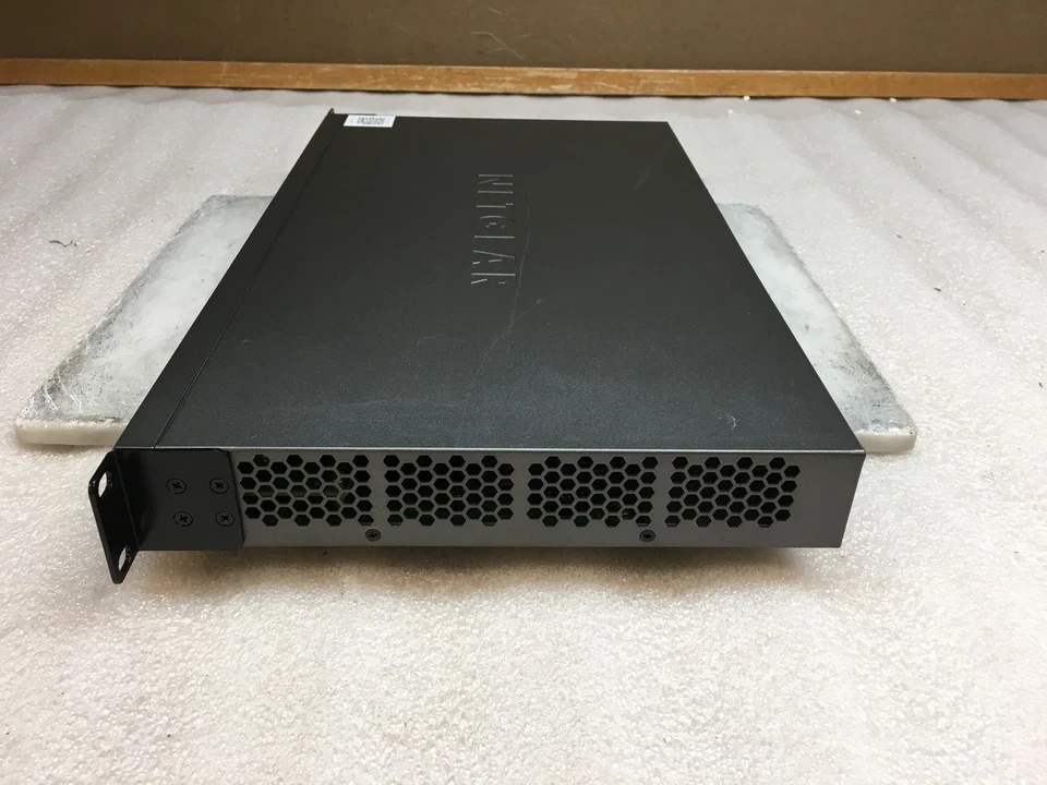 Netgear GS748T v4 ProSafe 48-Port Gigabit Smart Switch with Rack Mountable Ears - Image 4 of 4