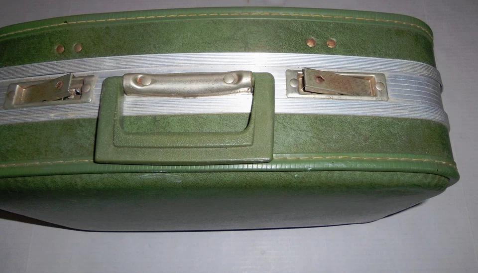 Small Leather Green Traveling Case - Image 3 of 4