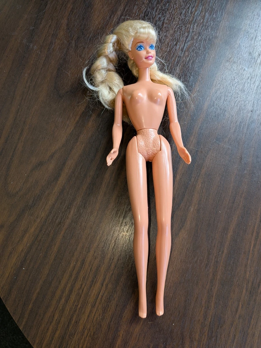 Poupée - Barbie - Mattel - 1966. - Label Emmaüs