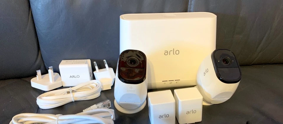 Arlo Pro - 2er-Set im gebrauchten Topzustand mit Zubehör - Bild 4 von 4