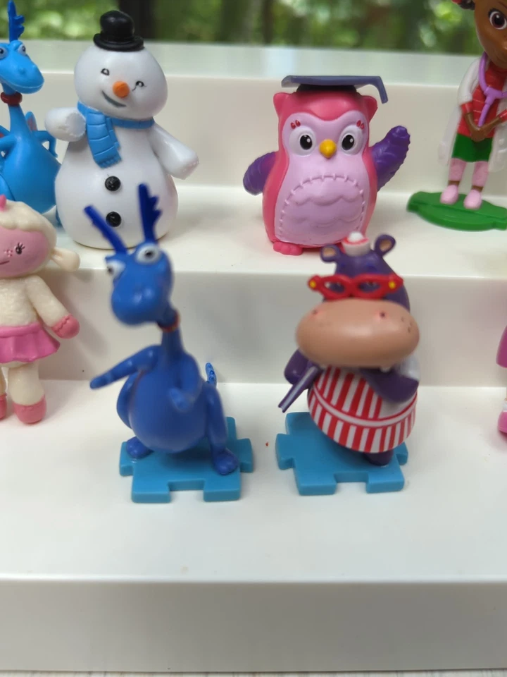 Lote de figuras Doc McStuffins Hallie Chilly Lambie Stuffy Bronty Susie Sunshine Owl Foto 2 de 4