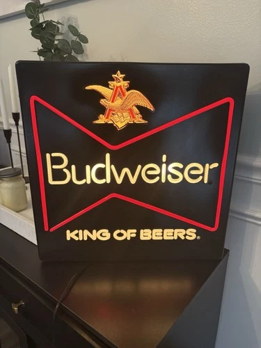 Vintage BUDWEISER KING OF BEERS Lighted Bar Sign Light WORKS GREAT 18x18x5