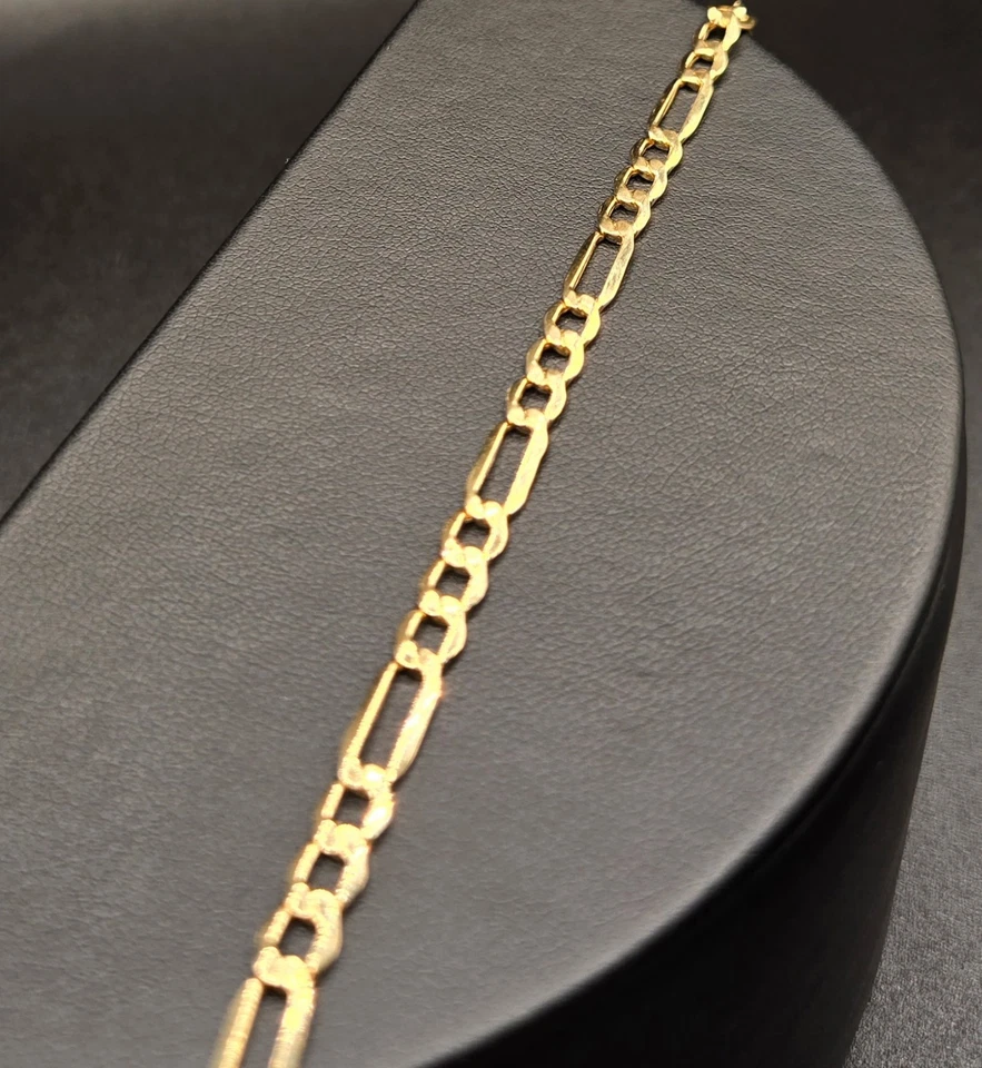 Pulseira Figaro elos quadrados planos ouro italiano 10k - Imagem 2 de 4