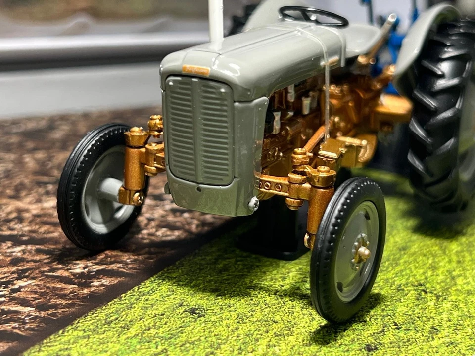 1:32 Ferguson FE35 1957 Grey Fergie Tractor & Ransomes Plough Model Boxed - Image 4 of 4