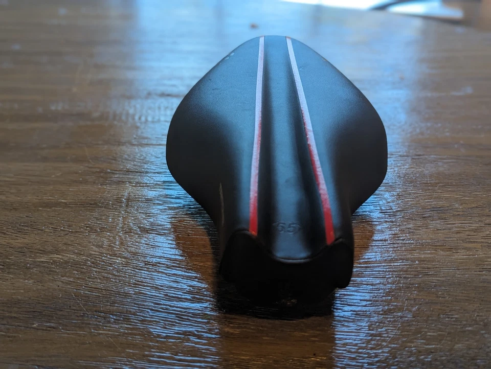 Fizik TRITONE 5.5 Saddle Bicycle Bike Seat Black With Red - Image 3 of 4