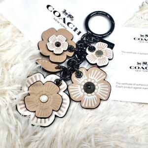 【新品/未使用】COACH デイジーフローラルチャーム バッグチャーム 花型 COACH® | Coach | The Summer I Turned Pretty™ Daisy Bag Charm