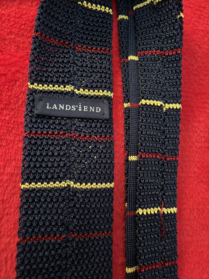 Corbata tejida de seda azul oscuro Lands' End rayas rojas y doradas 2,5x58 nueva sin etiquetas hecha en Italia Foto 2 de 4