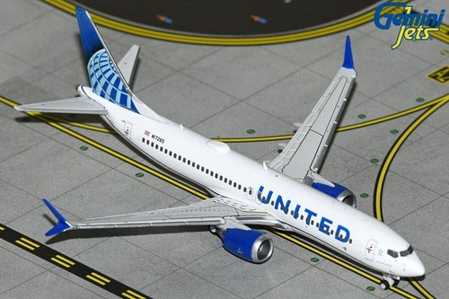 United Airlines Boeing 737 MAX 8 Gemini Jets GJUAL2225 Scale 1:400 IN STOCK