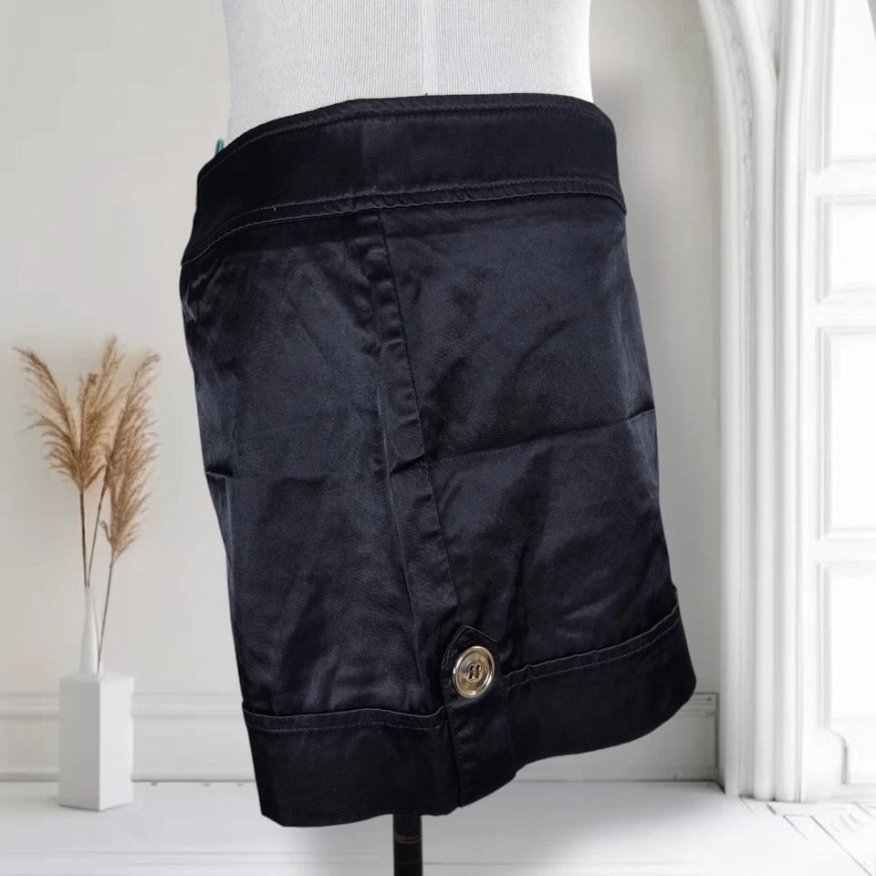 Pantalón corto de vestir Theory tiro bajo talla 4 negro satinado con puños pierna ancha Foto 4 de 4