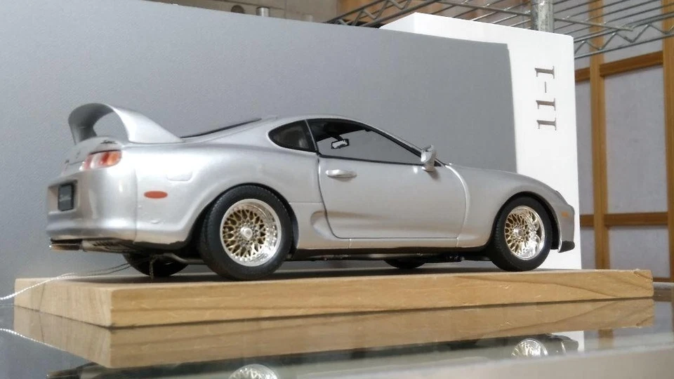 Modelo de coche Kyosho escala 1/18 personalizado Kyosho Toyota Supra JZA80 plateado Foto 3 de 4