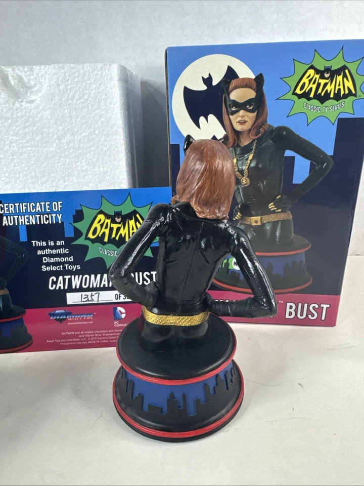 Busto Catwoman Classic 1966 Batman TV Show Diamond Select 1357/3000 - Imagem 4 de 4