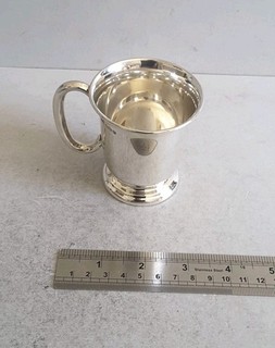 BELLA TAZZA BATTESIMO VINTAGE IN ARGENTO MASSICCIO. 102 gms. VINERS SHEFF. 1959