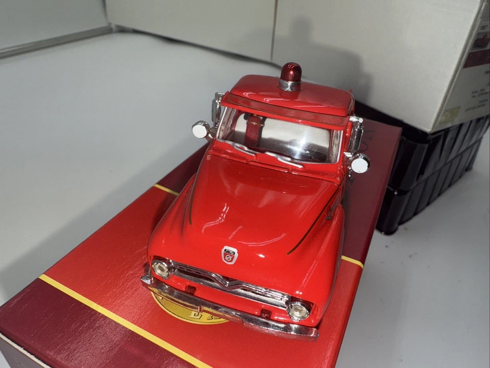 Matchbox Models of Yesteryear YRS-06/SA-M Ford 1955 F100 Fire Marshall Pick-up - Image 4 of 4