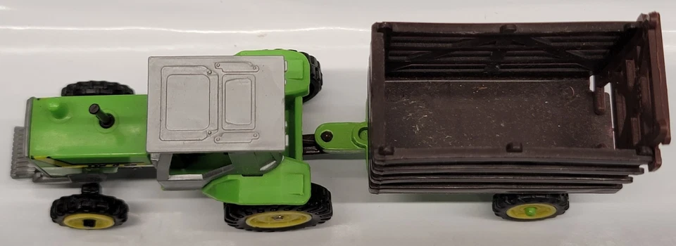 Yatming Road Tough DX 4.70 Farm Tractor with Hay Wagon Diecast and Plastic  1:64 - Image 3 of 4