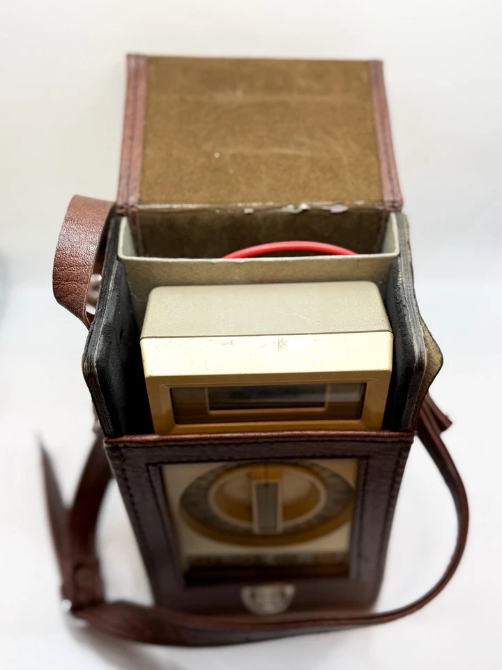 Multímetro digital vintage funcional Beckman Tech 310 com sondas e estojo originais - Imagem 4 de 4