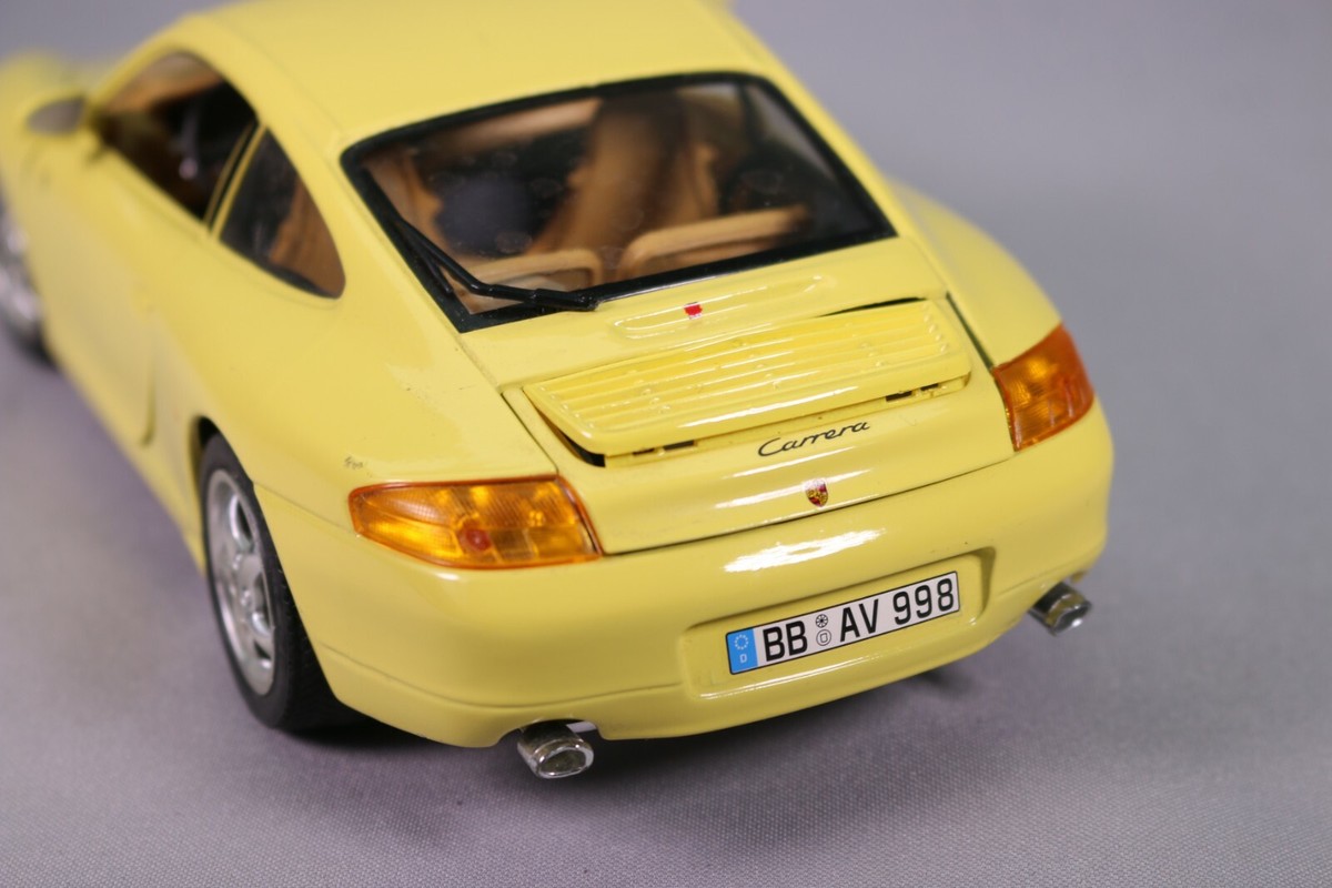 Burago 1/18 Porsche 911 Carrera 1997 - Jaune - Occasion (sans Boîte)