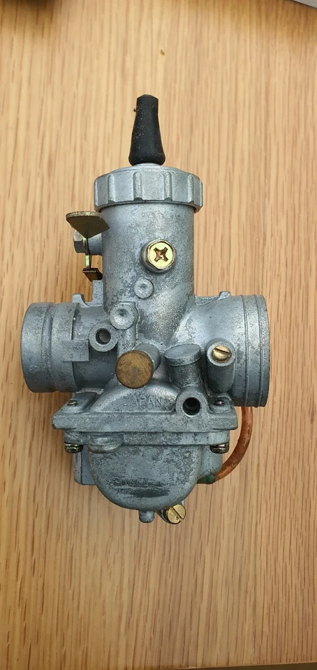 NOS MIKUNI SUZUKI GT250 X7 Carburetor (Left Hand Side With Choke)  - Image 3 of 4