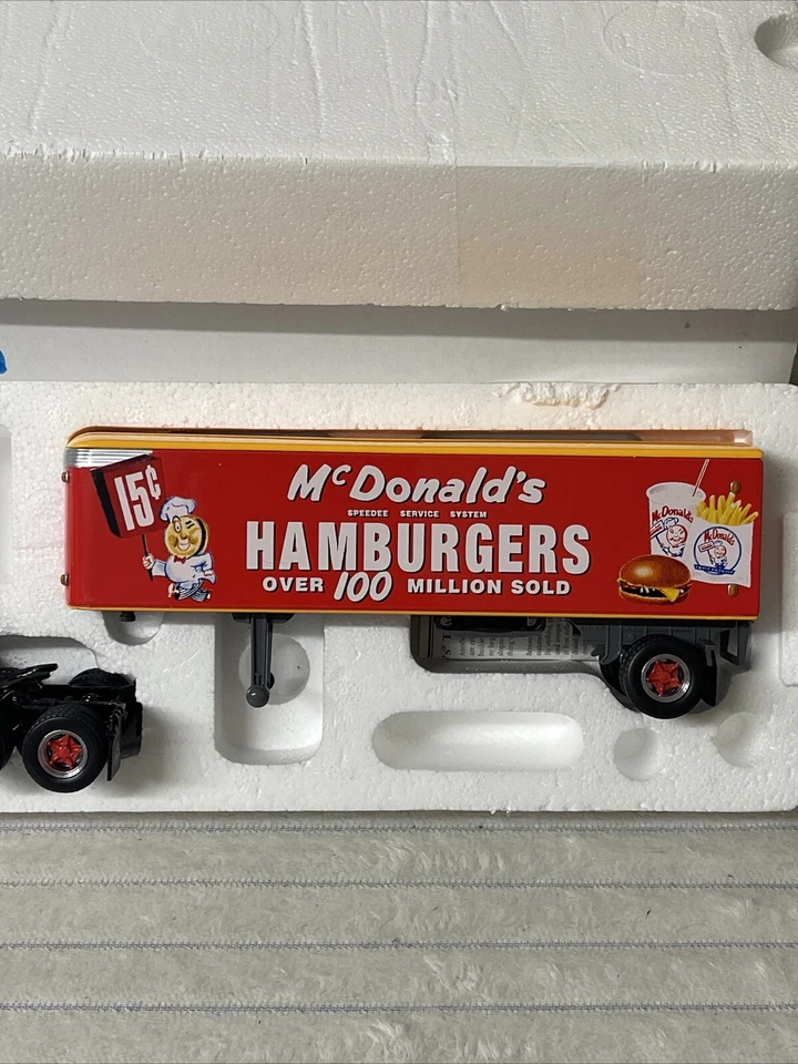 Tractor y remolque grande Matchbox Dinky Dym34577 1955 Mack B-61 Macdonalds Foto 3 de 4