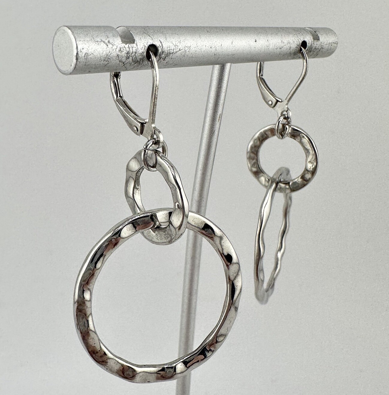 2” Silver Tone Hammered Texture Interlocking Ring… - image 1