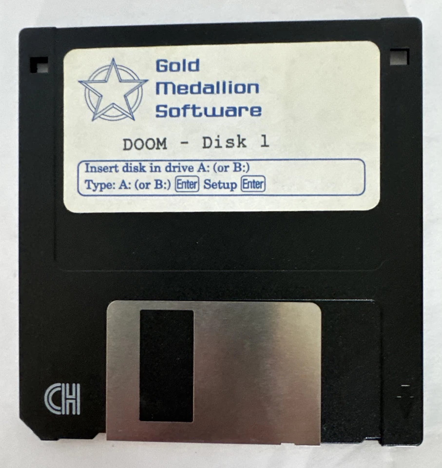 Doom 3D Original ID Software Shareware 3.5 Floppy 2 Disc Set Gold Medallion 1993 - Image 3 of 4