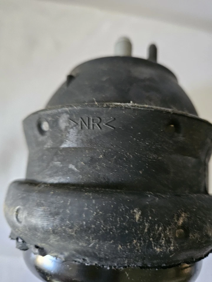 GM OEM 22887775 Engine Mount Cadillac Foto 4 de 4