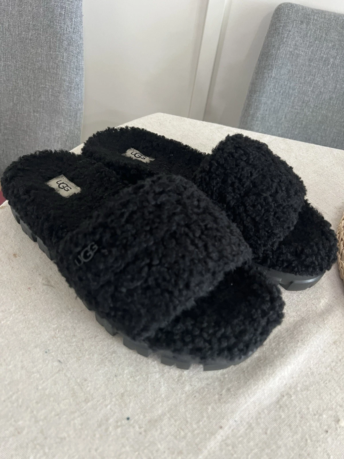 Scarpa da interno esterno UGG Cozetta nera riccia taglia 9 con