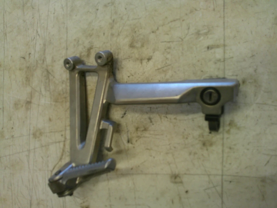 1991-1994 Honda CBR600 F2 задняя левая задняя пассажирская опора для ног - Изображение 4 из 4