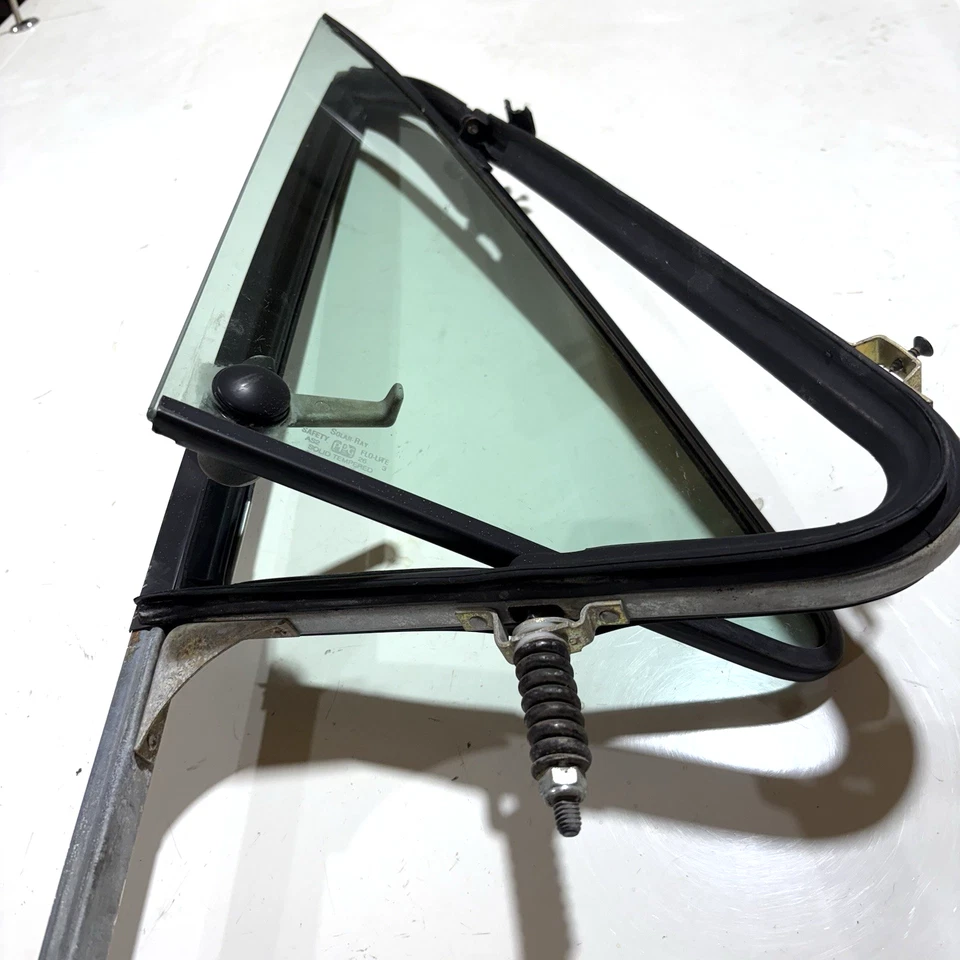 1971-1995 Chevrolet G-Series vent glass RH (passenger wing window) G10, G20, G30 - Image 2 of 4