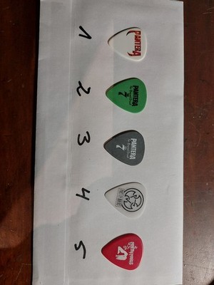 Pretty Maids - old one -  rot  - guitar pick, Plec, Plektron , hier pick 5