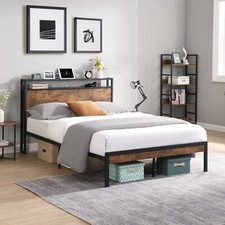 Modern Queen Size Metal Platform Bed Frame with Wooden Headboard/ Footboard/USB
