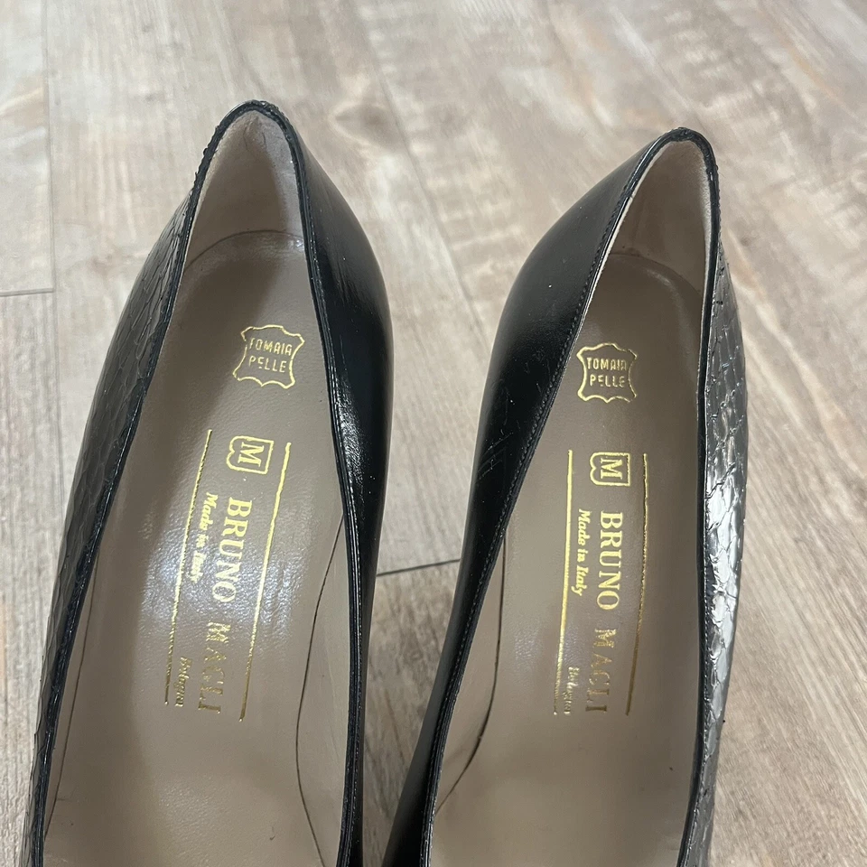 Zapatos de salón Bruno Magli Peep Toe talla 9 M cuero negro estampado serpiente hechos en Italia Foto 3 de 4