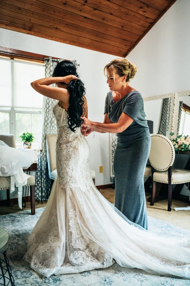 Vestido de novia firma Galina talla 2 estilo sirena. En muy buen estado. Foto 4 de 4