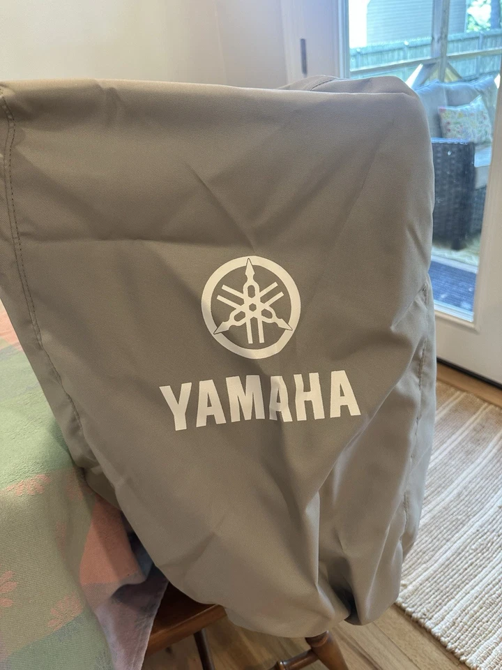 Capa de popa Yamaha MAR-MTRCV-11-11 V6 HPDI 2.6L (Z150/Z200) armadura externa OEM - Imagem 2 de 3