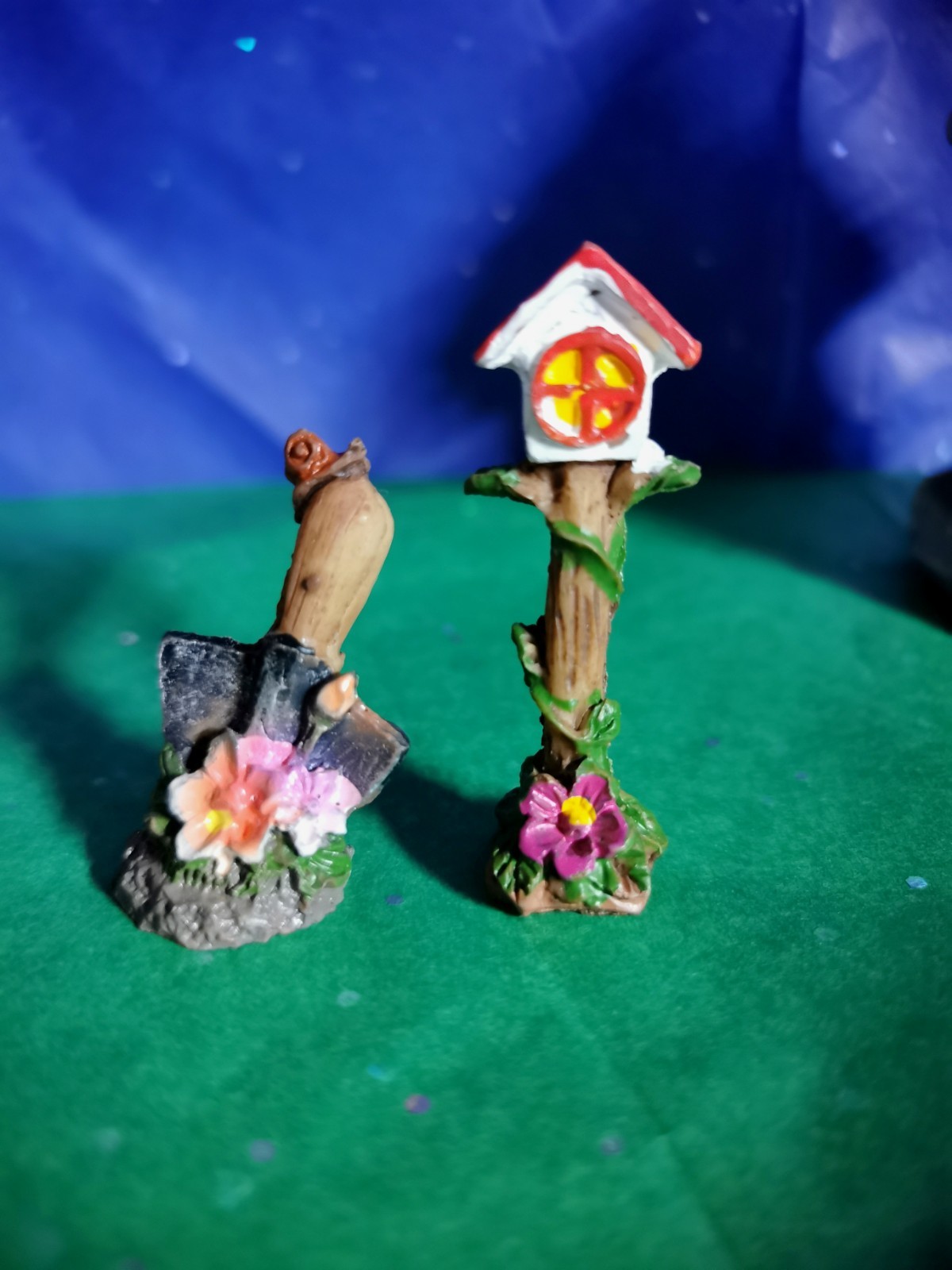 Fairy Garden Stone & Pink Flowers House Resin Figurine 4.5" w/ 2 Accessories 