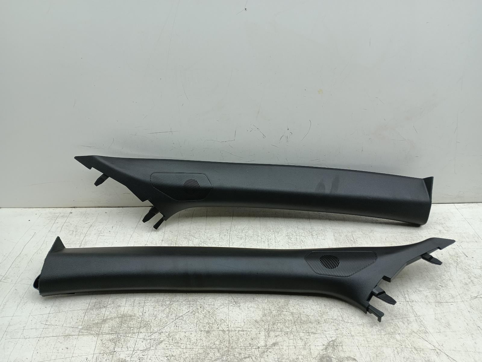 RENAULT CAPTUR A POST TRIM MOULDING PAIR BLACK 769128121R 769110853R MK2 2019-25