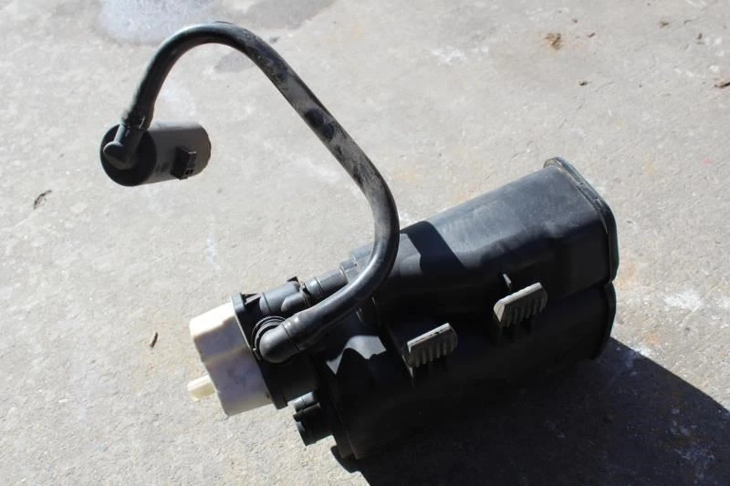 BMW 550i E60 2006 2007 bote de carbón de vapor de combustible 7162365 Foto 2 de 4