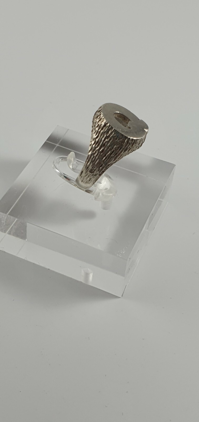 Photo 4 of VTG Sterling Silver 925 Ring "Q" INITIAL London 1975 Size P 7g, R243