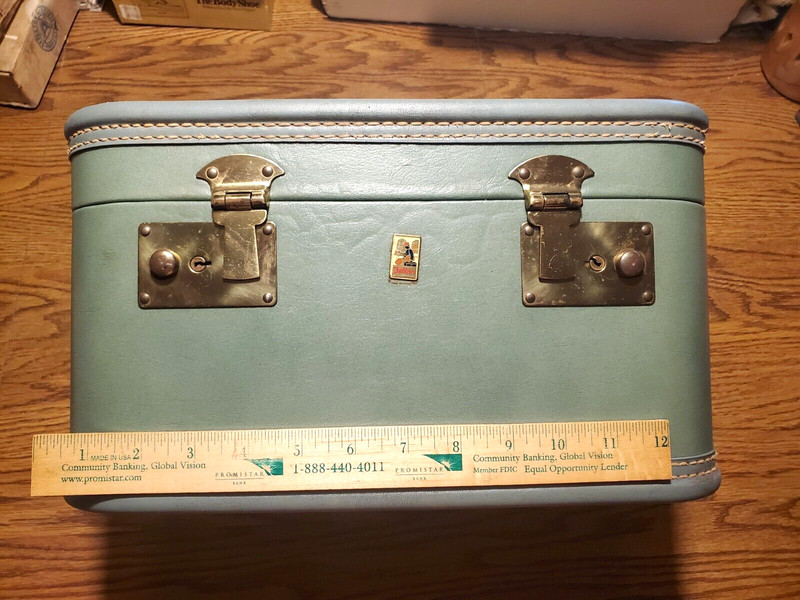 OLD Vintage Belber GREEN Neolite Hard Train Case, cosmetics, luggage, SEE PICS!!