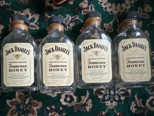 4 EMPTY LIQUOR BOTTLE Jack Daniels HONEY Whisky quarter pint 100ml Lynchburg, TN - Picture 1 of 9