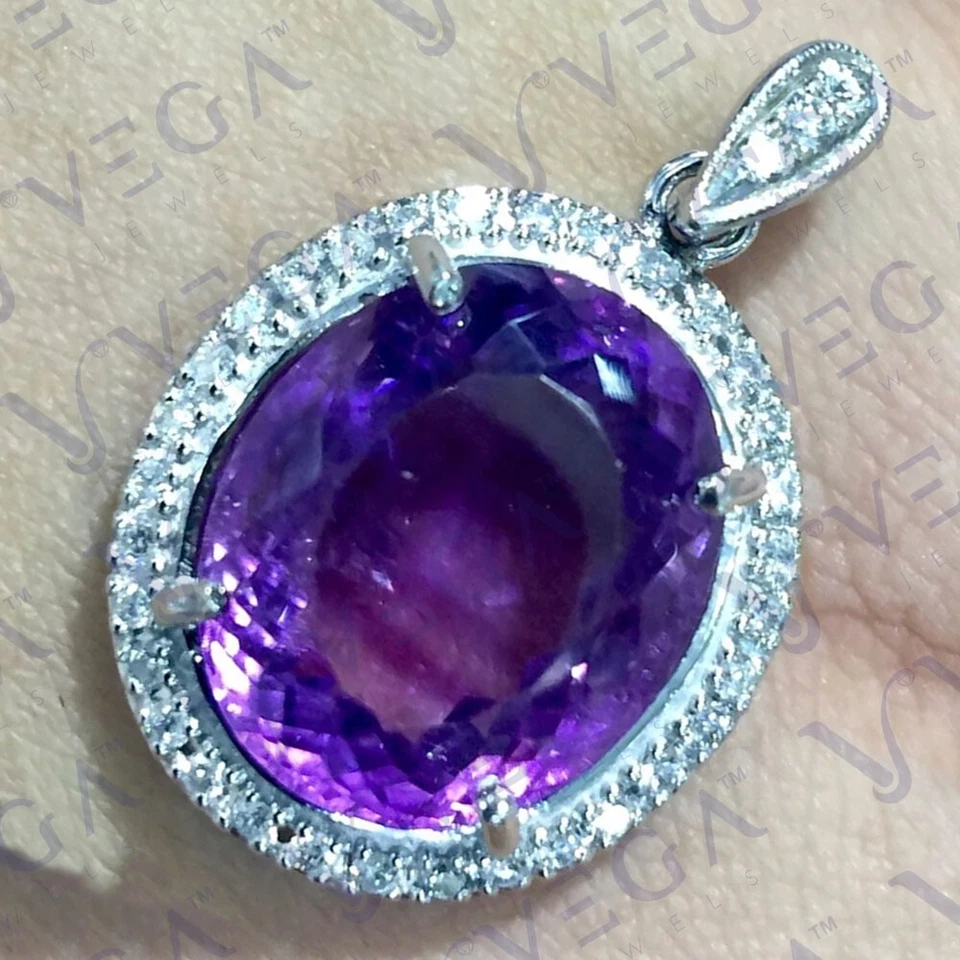 Colgante de diamantes y amatista natural ovalado de 6,40 quilates enchapado en oro blanco de 18 k sin cadena Foto 3 de 4