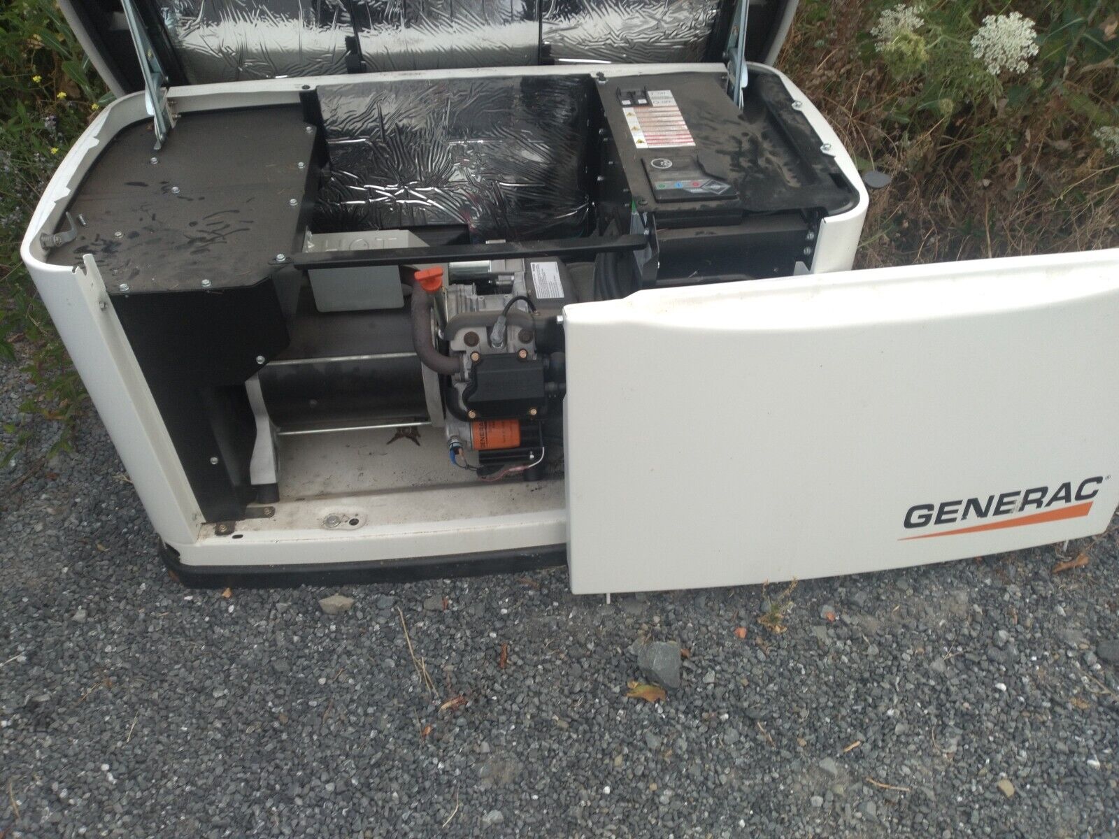 Generac generator 10kw standby unit 150hrs with new transfer switch