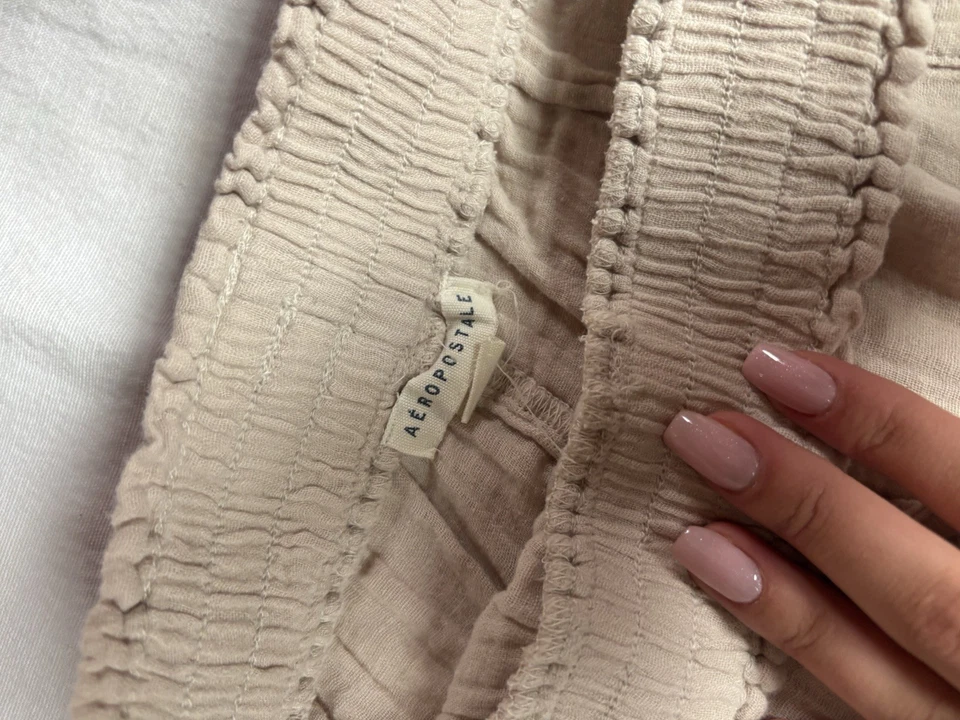 Pantalones cortos para mujer Aeropostle beige en excelente estado con algo de uso talla XL Foto 4 de 4