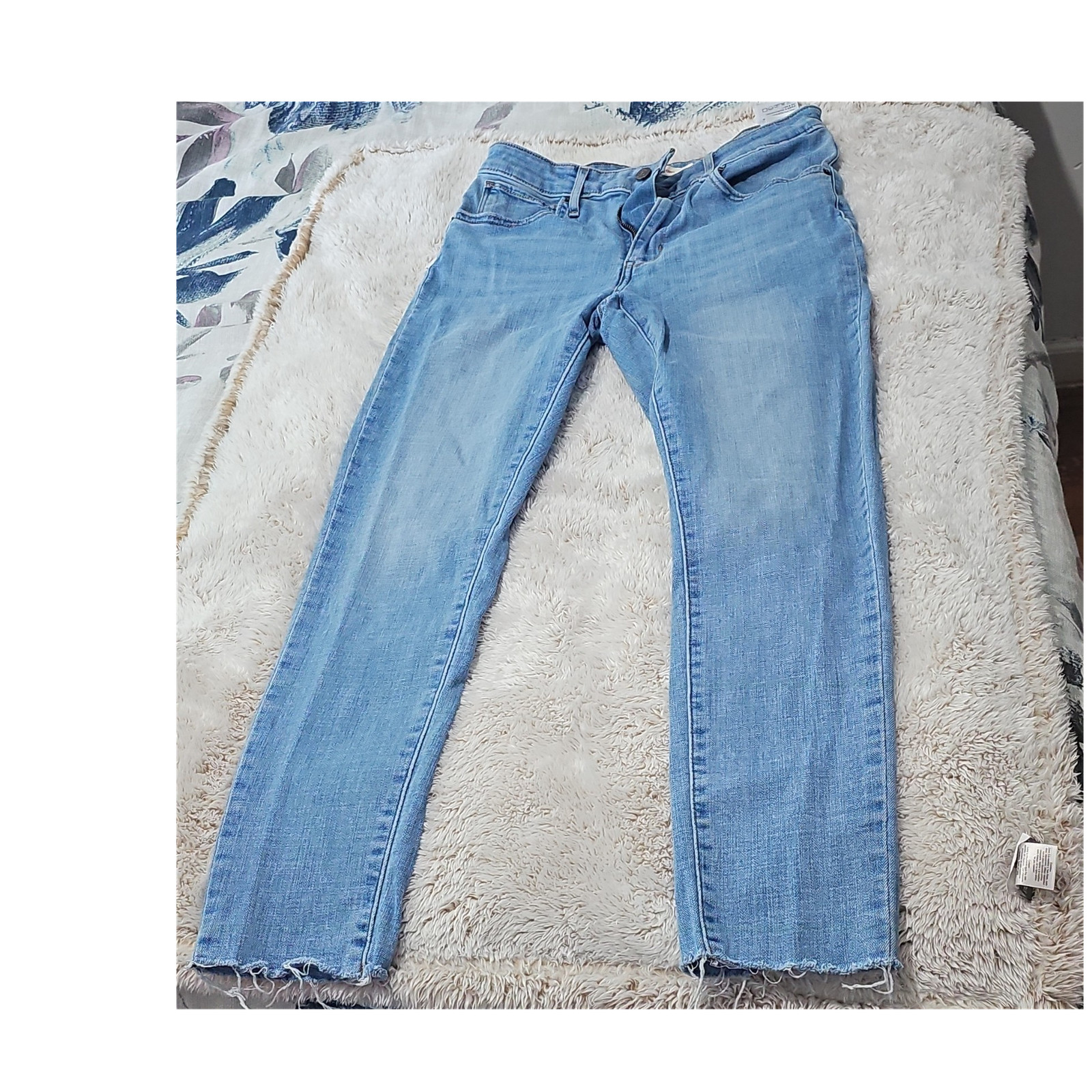 Levi's Women's High Rise Skinny Light Wash Blue Denim Jeans Distressed 5-Pocket