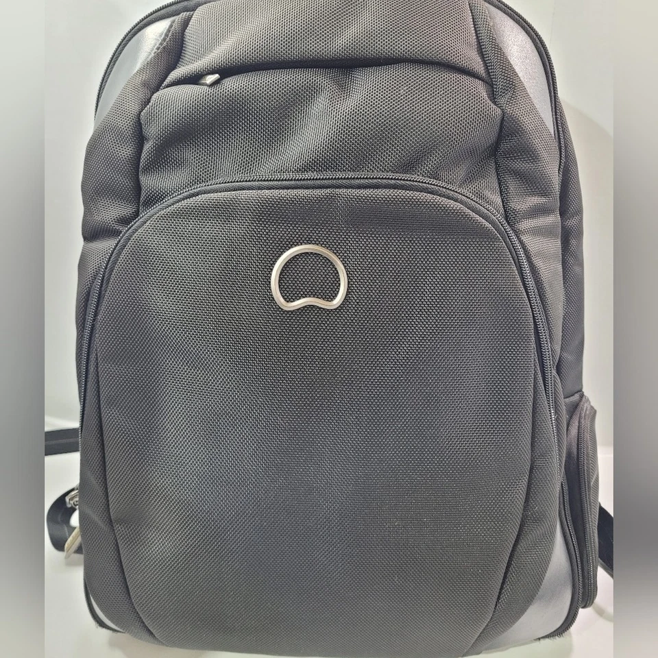 DELSEY PARIS QUARTERBACK PLUS LEISURE TRAVEL BACKPACK EXPANDABLE SIZE 20"  - Image 3 of 4