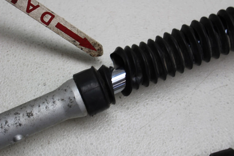 HONDA XR100R 2001-2003 SUSPENSIÓN DELANTERA DERECHA IZQUIERDA HORQUILLAS AMORTIGUADORES Foto 3 de 4