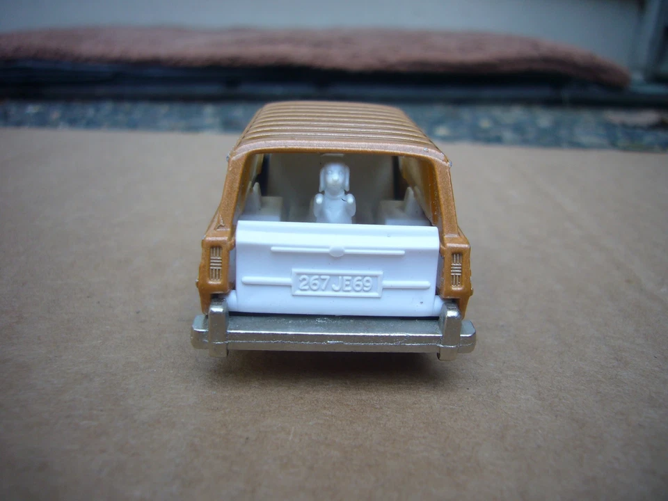 复古 Majorette 200 系列 No.236 压铸 1/64 棕褐色 吉普切诺基 带狗 罕见 — 第 3/4 张图片