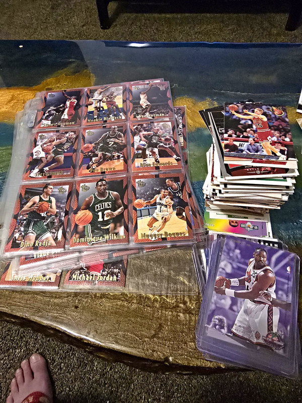 94-95 Topps Set JORDAN INCLUDED. Also Another 100 Cards. Pippon, Howard RC, Cyld