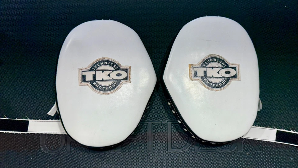 Боксерские ручные тренировочные перчатки для прицела — кожаные с ремешками для пальцев и запястья от TKO - Изображение 2 из 4