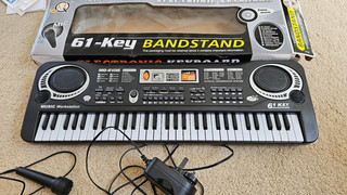 61 Key Bandstand Electronic Keyboard With Microphone and Power Cable MQ 6106