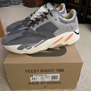 yeezy 700 size 10.5
